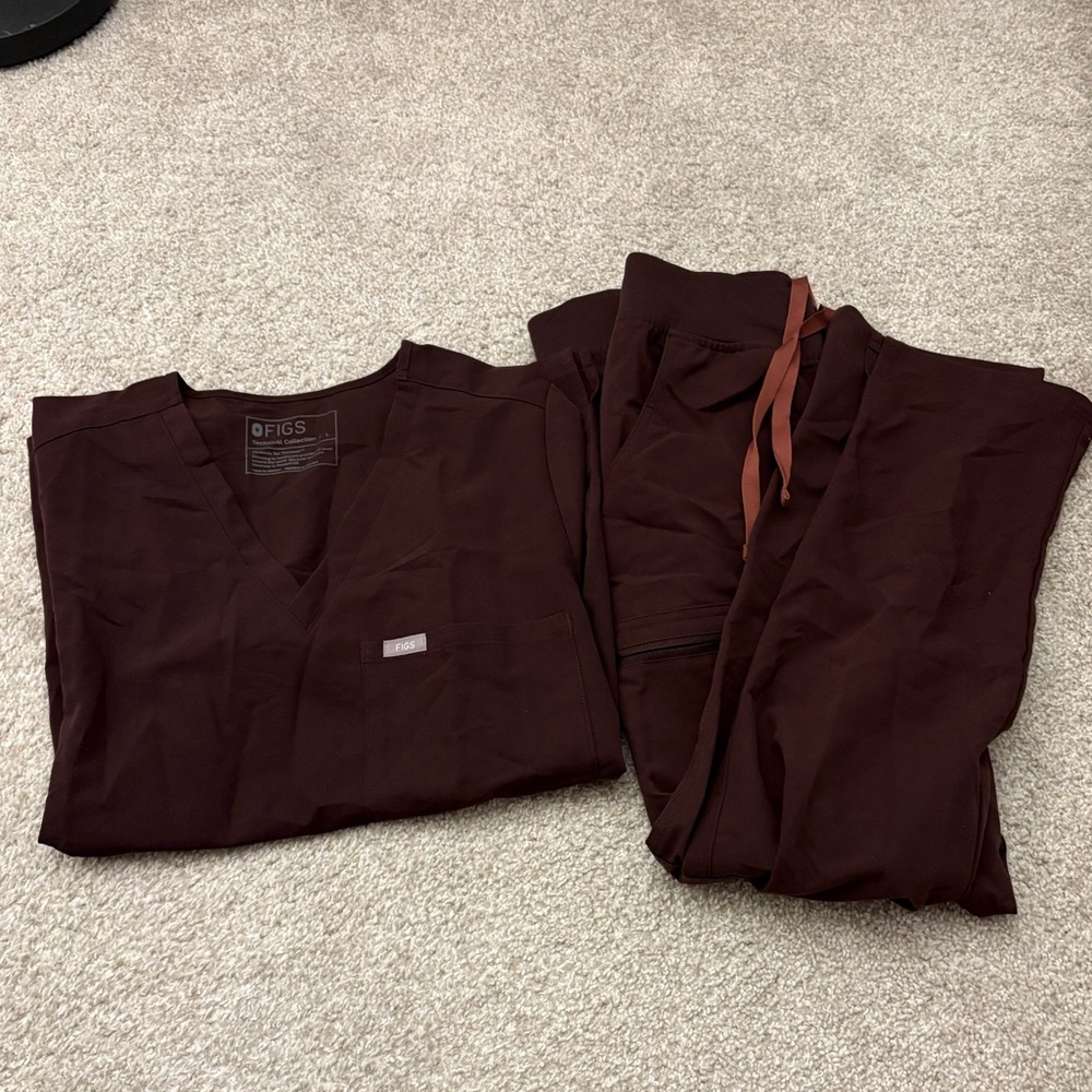 Figs scrub SET brown yola (LP) and catarina (L)